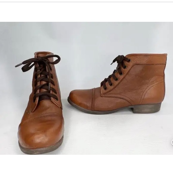 ZIGI SOHO leather lace up bootie. - Picture 7 of 11